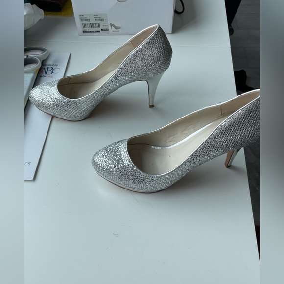 Aldo silver heels, size 10, excellent condition - Picture 2 of 2
